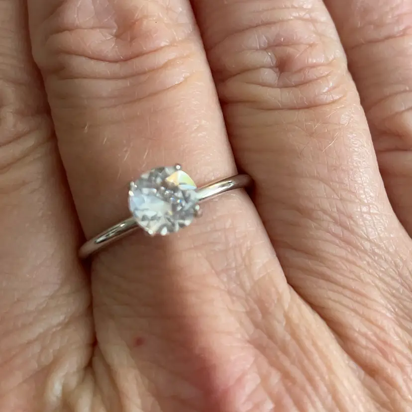 026 Silver Tone Glass Stone Size 10.75 Ring