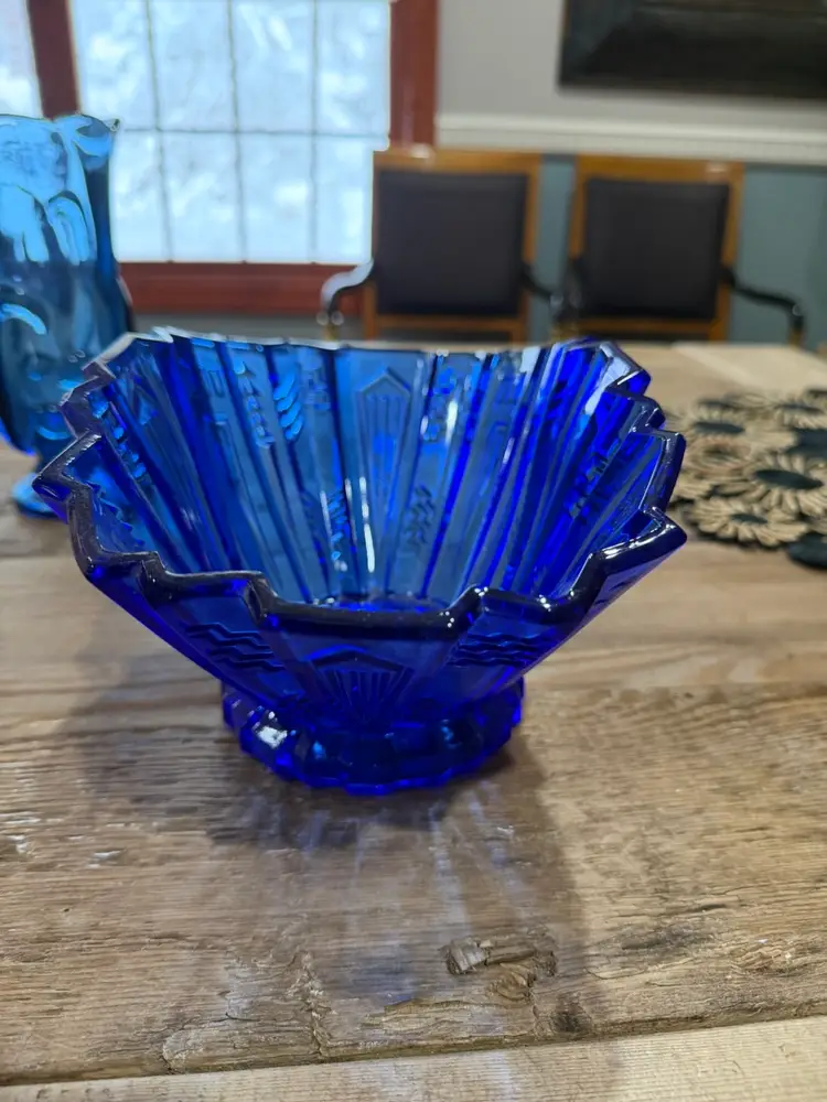 Stunning Vintage LE Smith ca 1930 Cobalt Blue Art Deco Sunburst Fan Shaped Geometric "Wig Wam" Pattern Fan Vase So Gorgeous 10"w 7"D 5.5"H