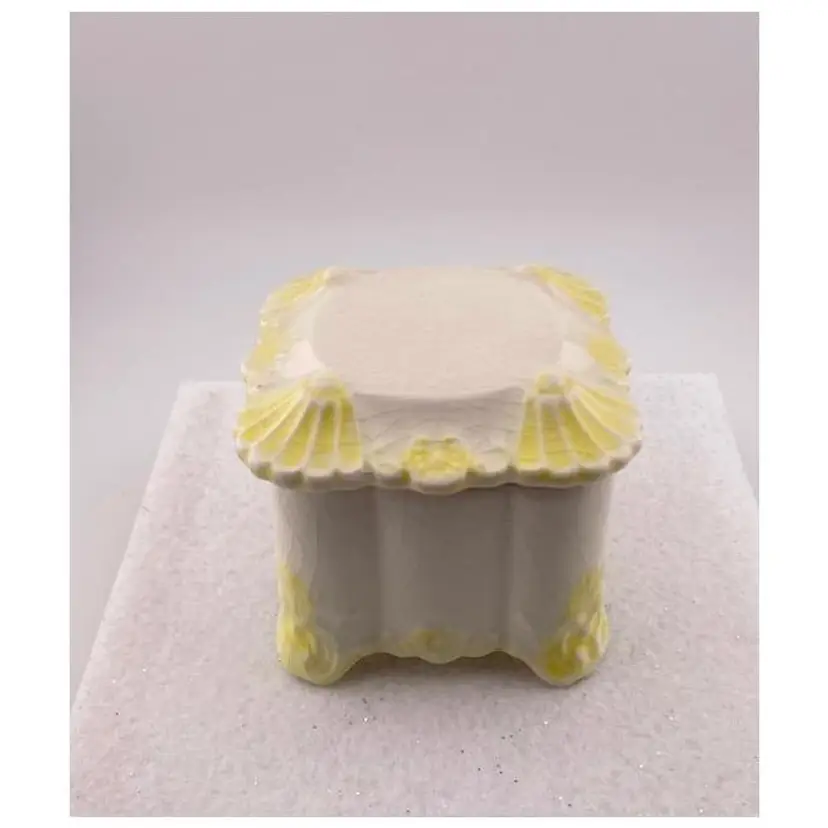 Vintage Arnel's Porcelain/Ceramic Two Piece Trinket Box