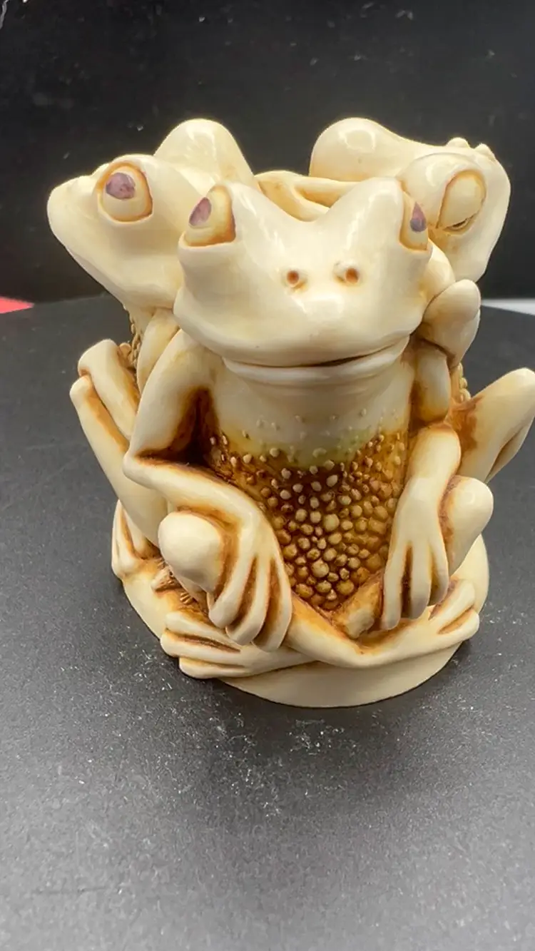 HARMONY KINGDOM “TONGUE AND CHEEK”