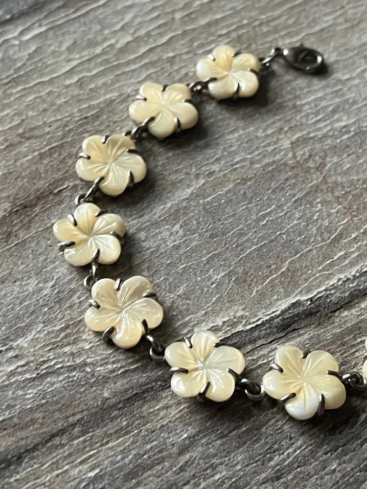 Mother of Pearl Carved Flower Adjustable Bracelet Vintage Adjustable