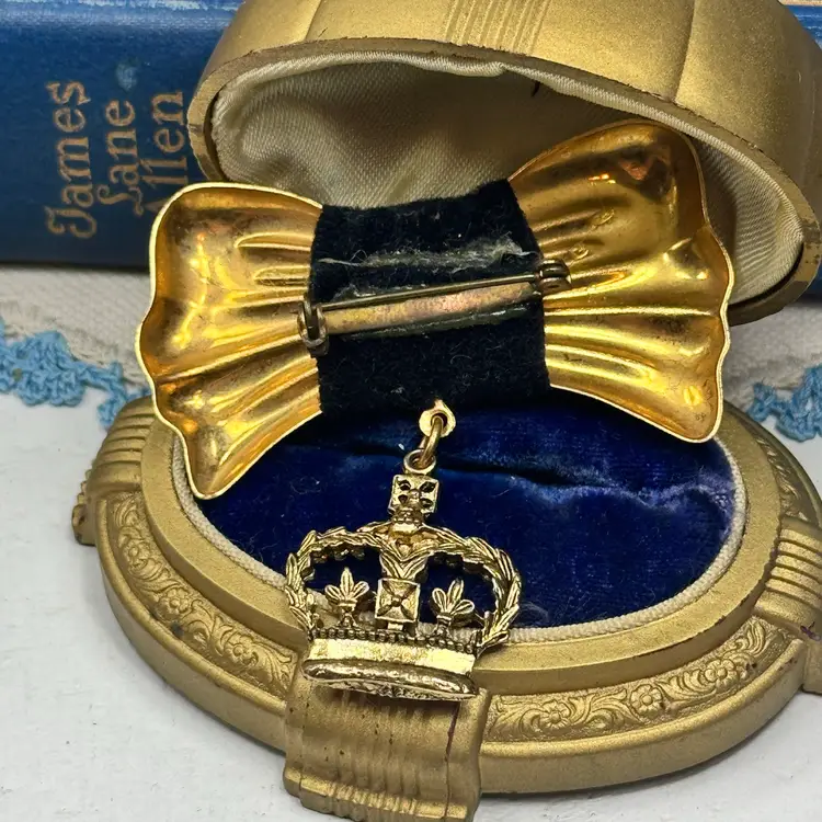 Vintage Fleur De Lis Crown Brooch
