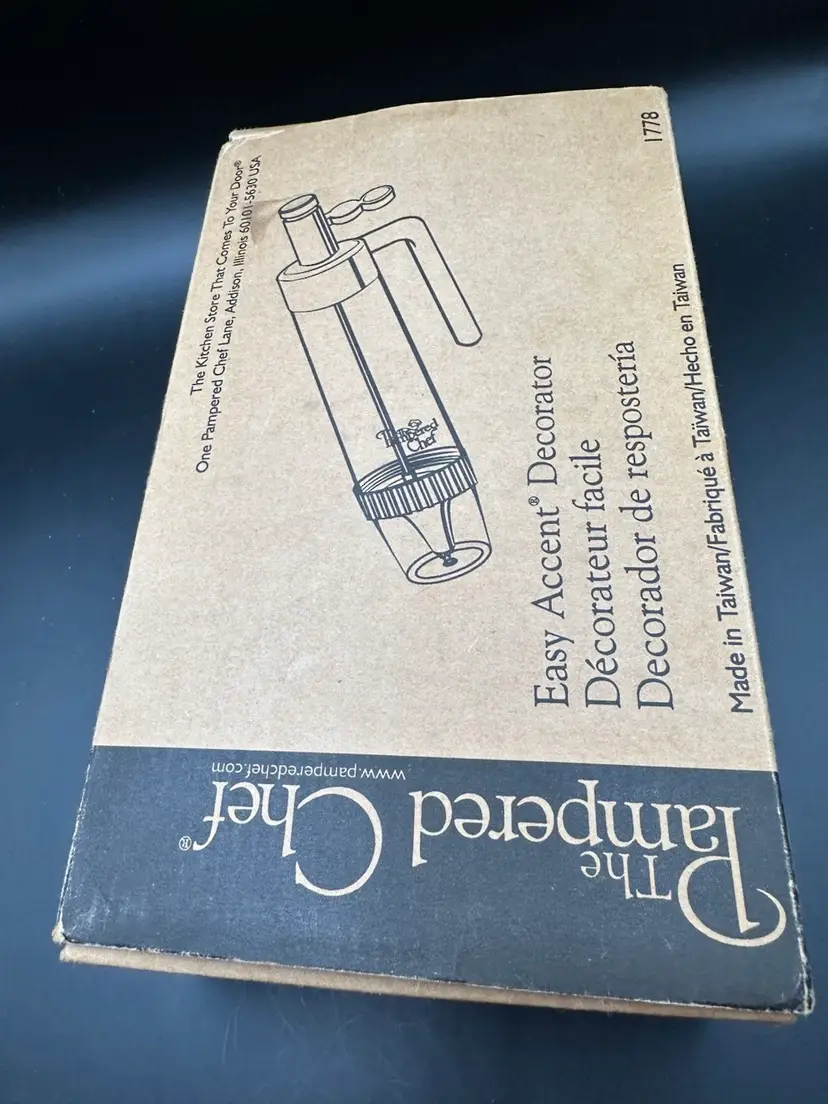 The Pampered Chef 1778 Easy Accent DECORATOR 6 Tips Cake Icing Frosting Kit