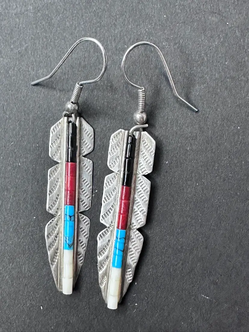 VTG The "L.J." hallmark to Navajo Lee Jefferson. Feather Earring