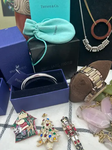 Jewelry Hangout With Adored