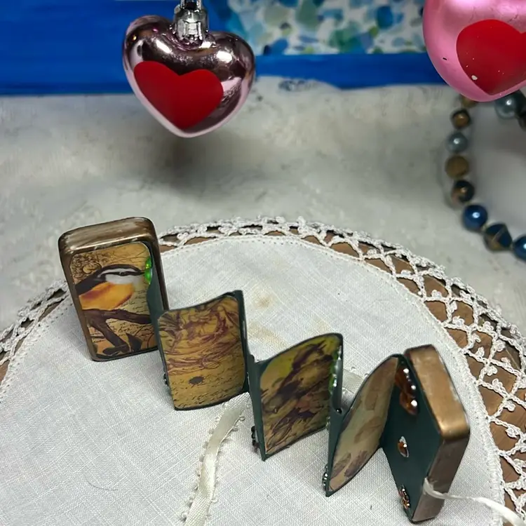 Handmade Accordion Picture Keeper