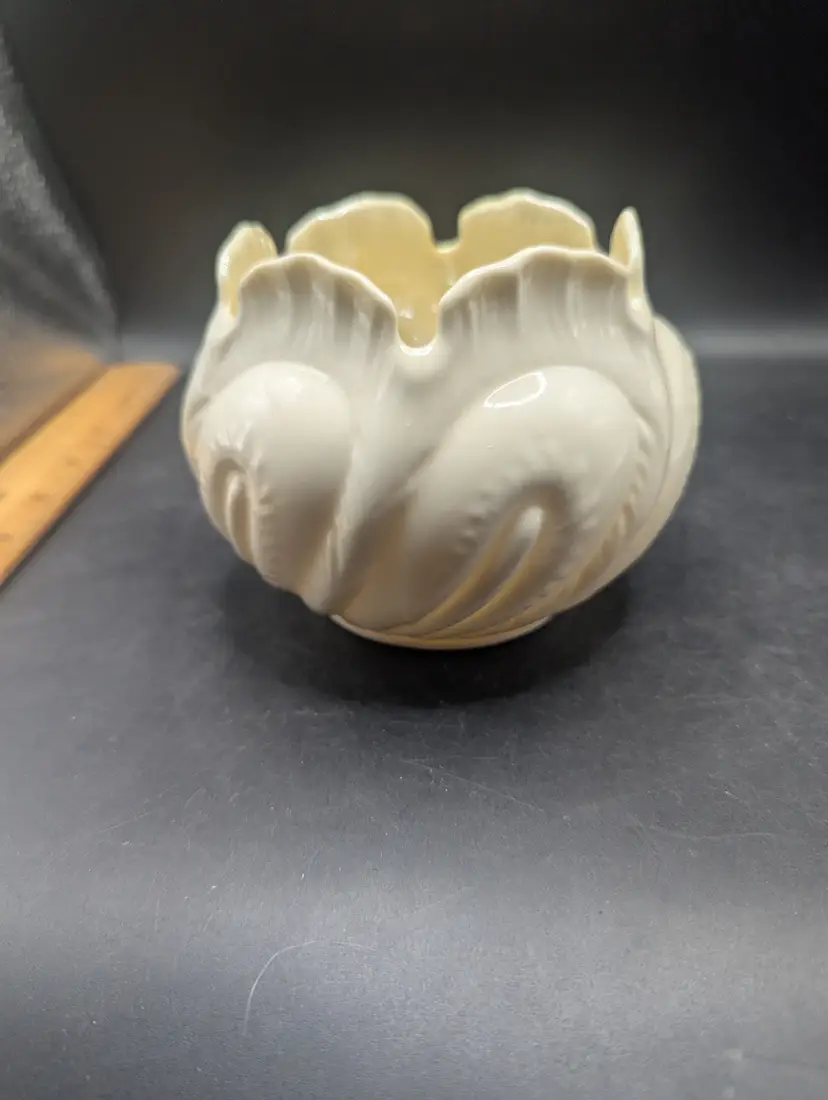 VINTAGE BELLEEK PORCELAIN FLOWER POT CABBAGE LEAF BOWL VASE 1989-1992.