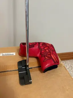 Bettinardi 34” Center Shafted BB-28 Putter With Hive Headcover