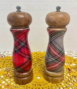 Mud Pie Tartan salt pepper grinder mango wood red plaid enamel detail Christmas