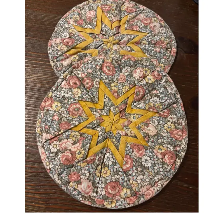 Set of 2 Hand Quilted Pot Holder/Hot Pad/Mat Table Trivets 8”
