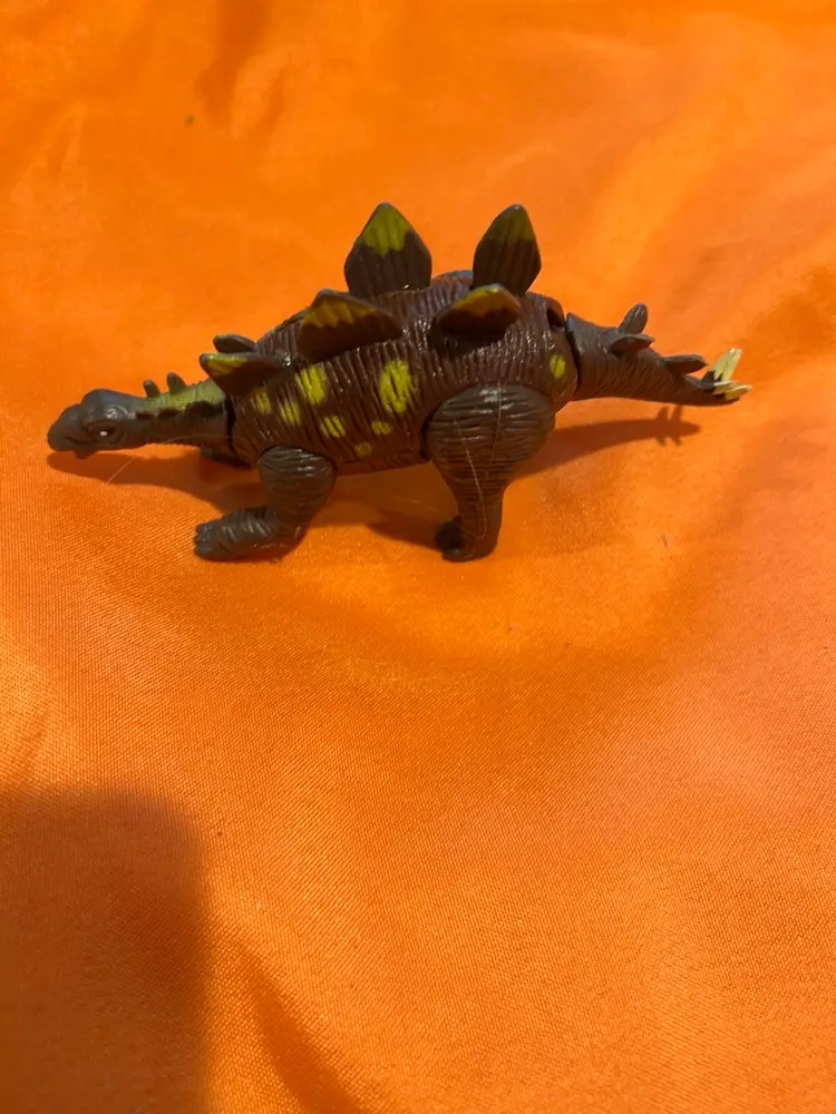 Stegosaurus 6 In Long, 3 Inch Tall Red Plastic Dinosaur Toy K&M 2001 Jointed