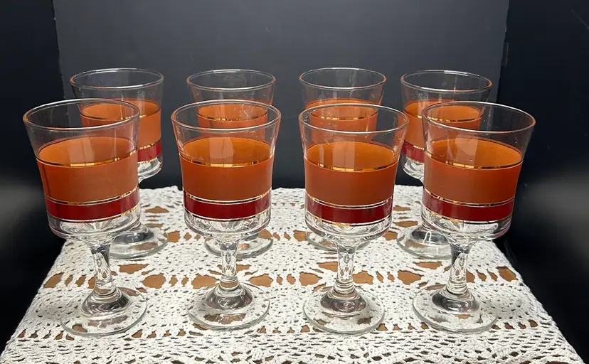 Set Of 8 Vintage Libby Wine Gold Trimmed Stemmed Goblets 3x6 Glass Size
Couple Of Wear Issues On Two Of The Glasses