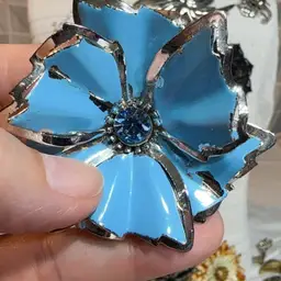 #05 - Auction Item Pictured