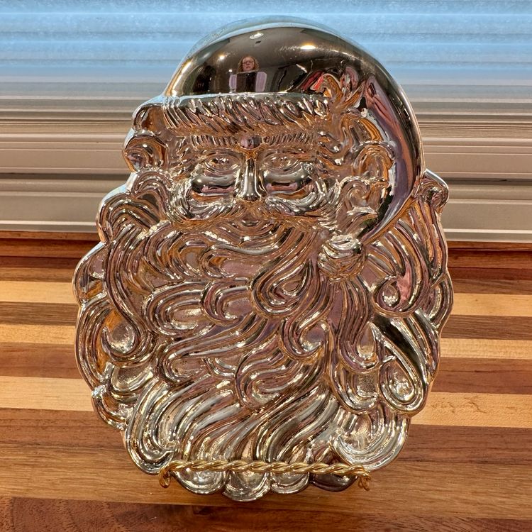Vintage Silver Plated Santa Tray.  Perfect for a Trinket tray or candy dish, Or could be hung on the wall!! Beautiful for the upcoming season! 8” X 6”