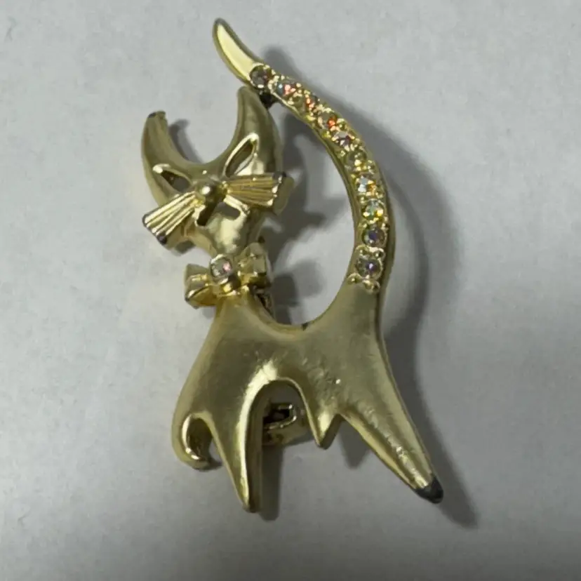 Brooch Unsigned Cat w/ Attitude Bling Tail & Collar
