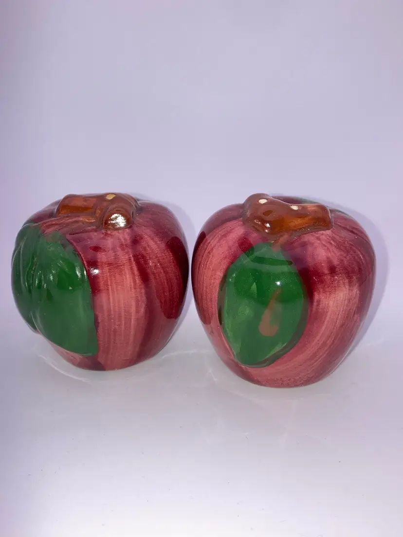 Apple Salt And Pepper Shakers!  Approx 1 3/4” Tall. READ! 1 Tiny Area Of Paint Loss!