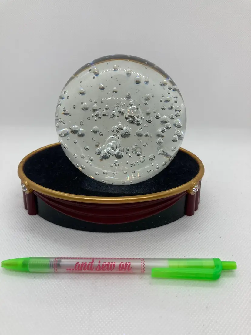 3 1/4" clear glass
paperweight
bullicante
multiple size bubbles