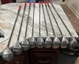 Complete Set Of driver and Fairway Woods. Thomas golf 9° driver, Adams tight lies strong 13° Three Wood, 19° Five Wood, 24° Seven Wood, 28° Nine Wood, 32° 11 Wood. Synchron II 34° 13 Wood, 37° 15 Wood Woods, And Thomas Golf 39° 17 Wood Wood All In Good Condition And Light Flex. Made For Ladies, Junior Golfers Or Senior Golfers. All With Good Golf Pride Grips.