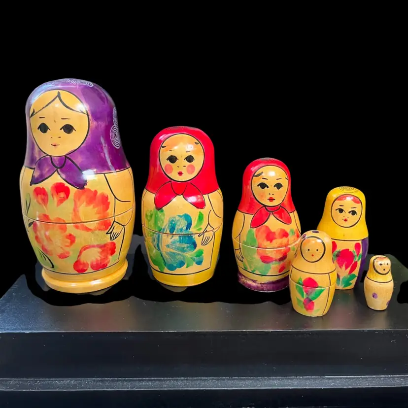 Russian Nesting Dolls-Set of 6 Dolls