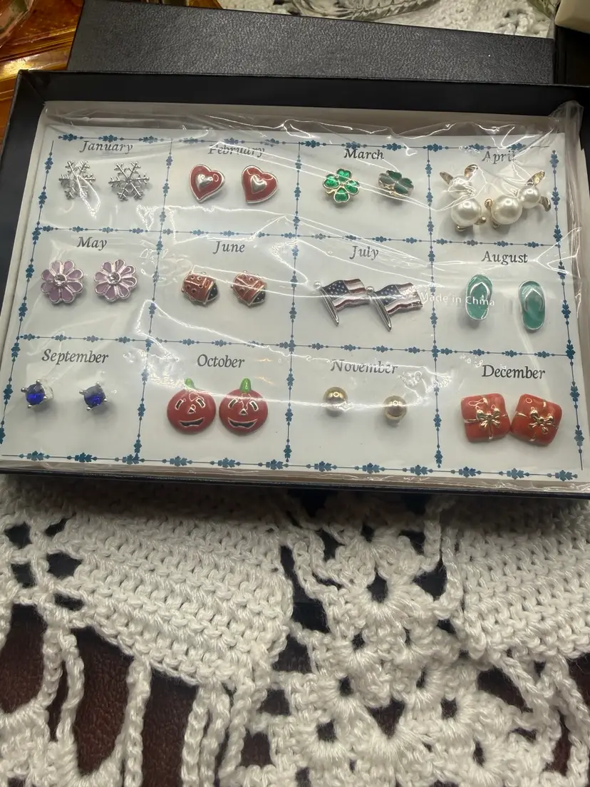 Vintage NOS 12 Pair Pierced Earrings In Box