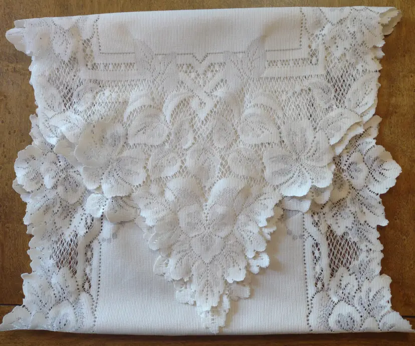 Heritage lace runner - 13.75 x 41 - cream, 100% Polyester 26CG08