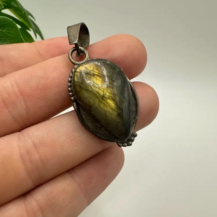 Vintage Sterling Silver Labradorite Pendant