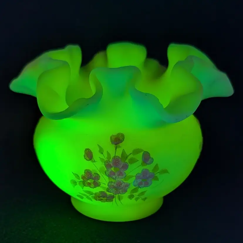 Vintage Fenton Custard Uranium Glass Rose Bowl Ruffled Pink Blossom V. Hendricks