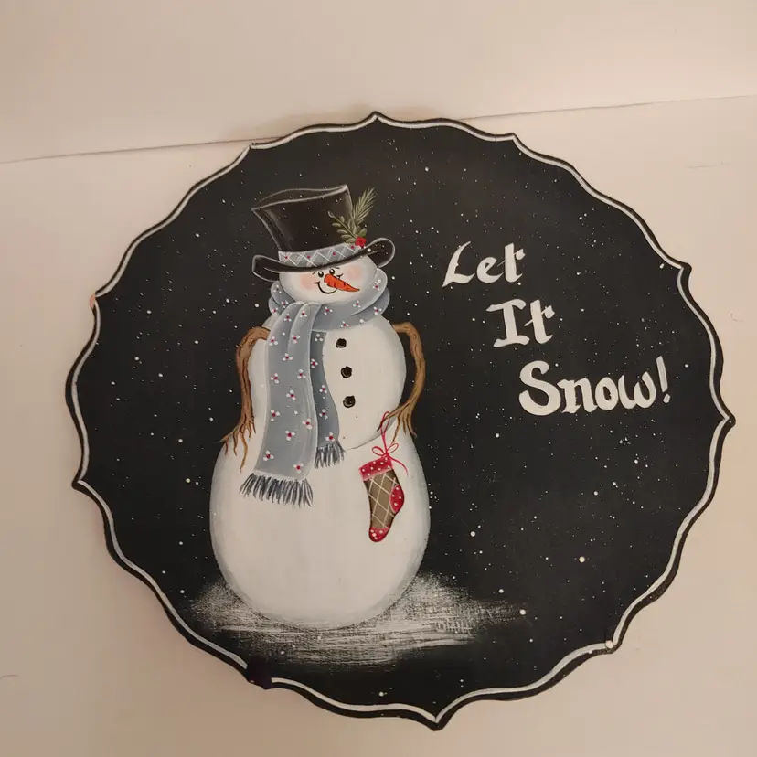 Hand painted Let It Snow wood plate. 1 chip on edge. Has hanger. 8.5 inch diameter.