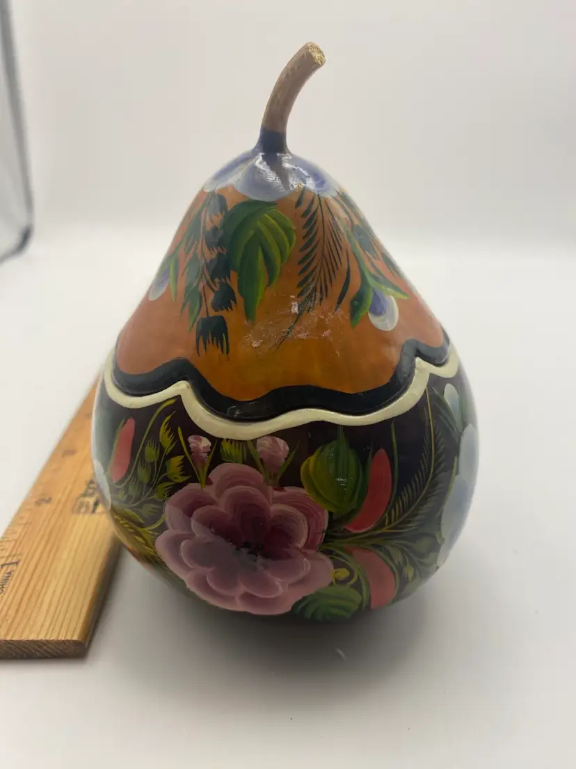 The object is a Mexican folk art lacquered gourd box