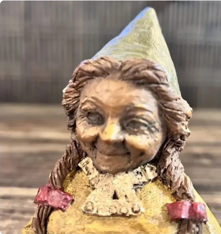 Tom Clark Gnome Meg Cairn Studio Item