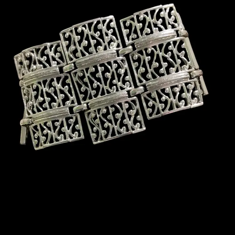 #19. Beautiful Vintage Silvertone Sarah Coventry Filigree  Segment Link Chain Bracelet. Beautiful Floral Designs. Segments Start Small And Get Wider In Canter.