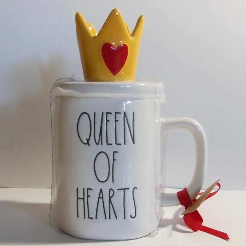 Rae Dunn Disney QUEEN OF HEARTS Alice In Wonderland 16oz. Coffee Mug with Crown Lid-NEW!