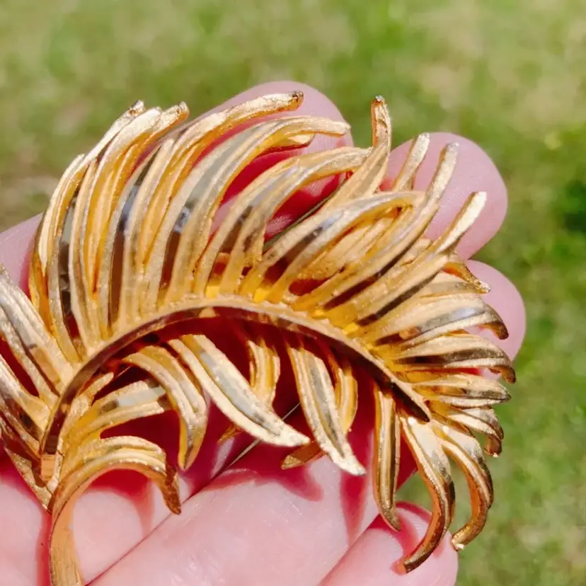 Vintage BSK Gold Tone Leaf Brooch Mid Century Feather Pin 1950s 1960s Jewelry