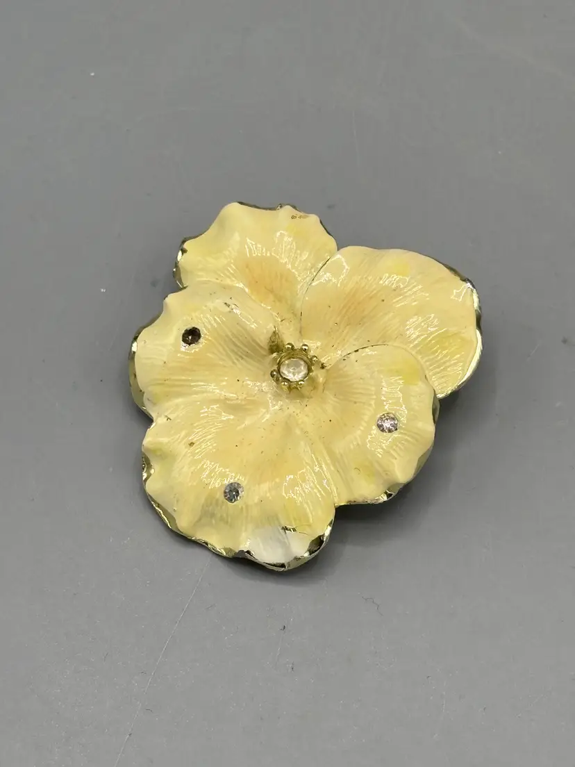 Vintage Cream color enamel Pansy brooch