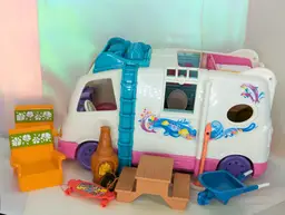 2011 Fisher Price Loving Family Beach Vacation Mobile Home RV Camper Van lot