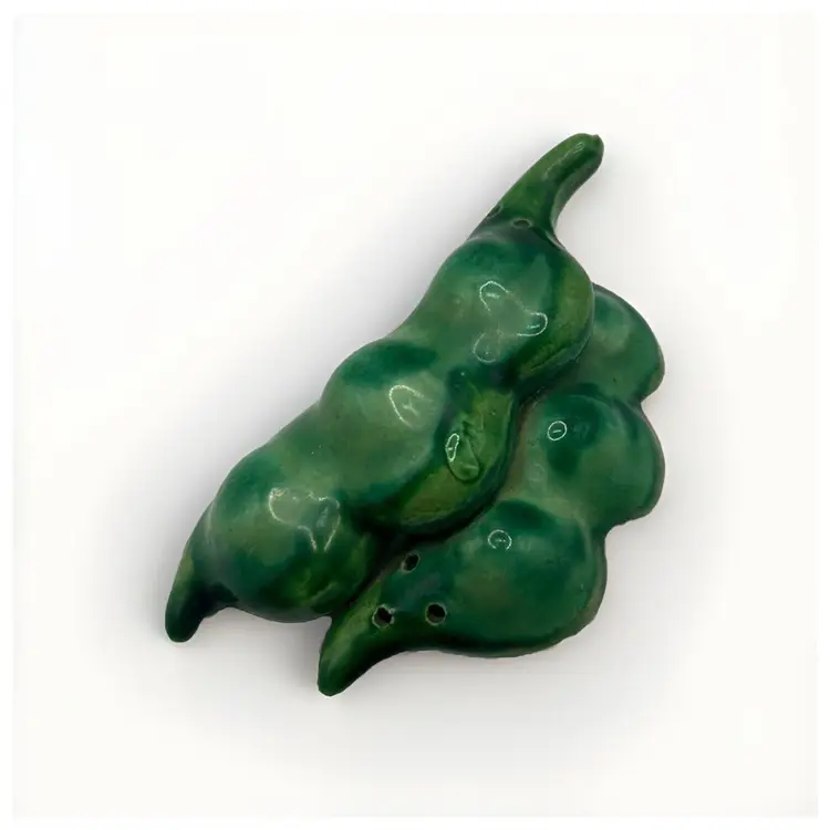 Vintage Pea Pods Peas in Pod One-Piece Combined Salt & Pepper Shaker Japan Cute