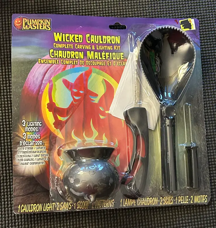 Pumpkin Masters Wicked Cauldron Complete Carving & Lightning Kit NWT
