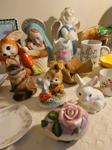 Vtg Variety,  Figurines, & Easter ✨️Pre-bids On ✨️