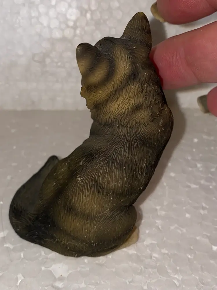 Vintage Resin Cat Figurine As Pictured All Average 3.5-4" In Length