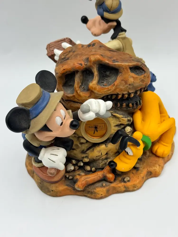Disney Animal Kingdom Big Dig Boneyard Figurine Mickey Goofy Pluto Dinosaur Clock