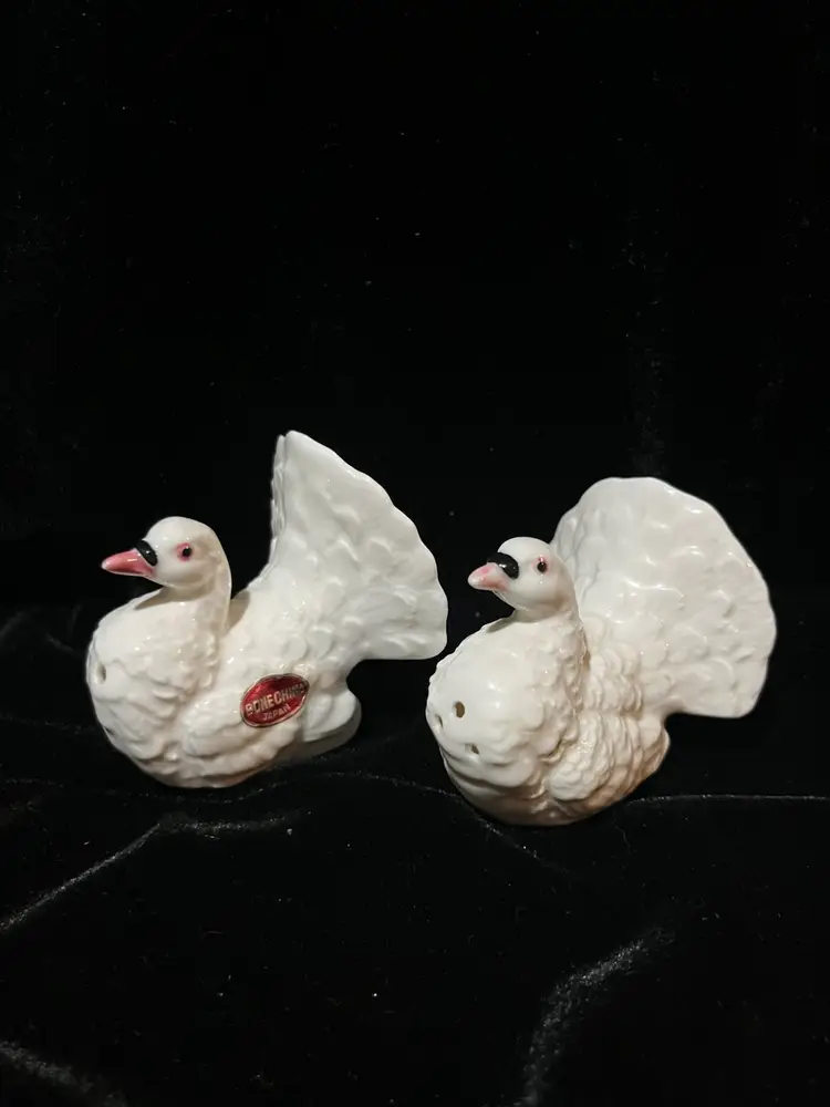 #3403 - Vintage Bone China Turkey Salt And Pepper shakers Made In Japan—read Condition Issues