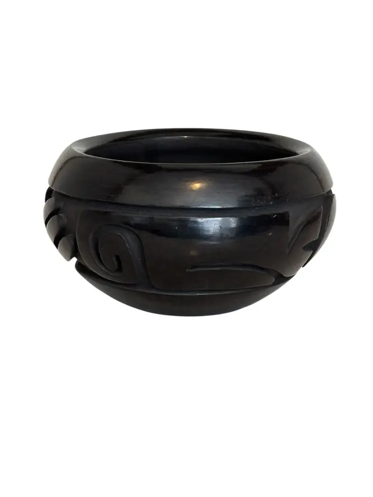 Linda Cain Black Pottery Carved Bowl Santa Clara Pueblo Signed 1995
