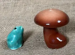 Vintage Frog Mushroom Salt And Pepper Shaker Kitsch Cottage Goblin Core Nature