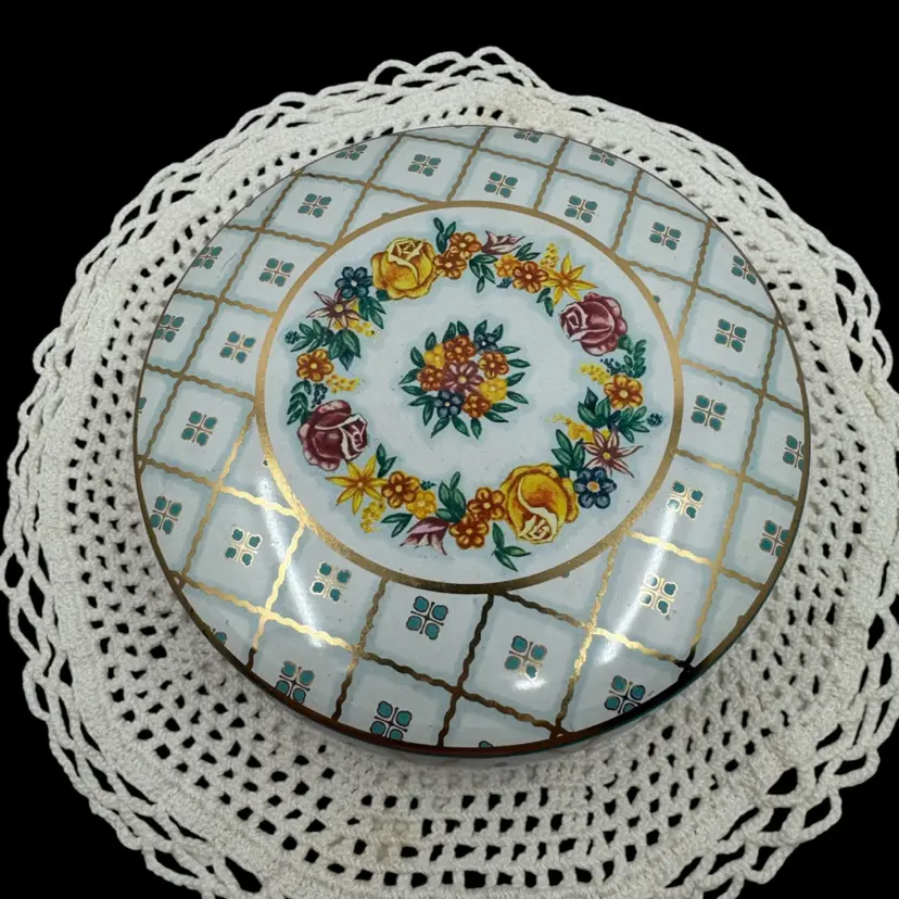 Vintage Daher Decorated Ware floral tin box made in England.