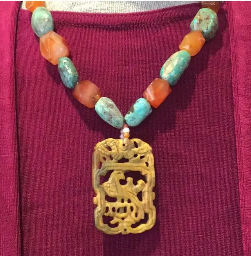 Vintage Stunning Carved tigers eye pendant necklace