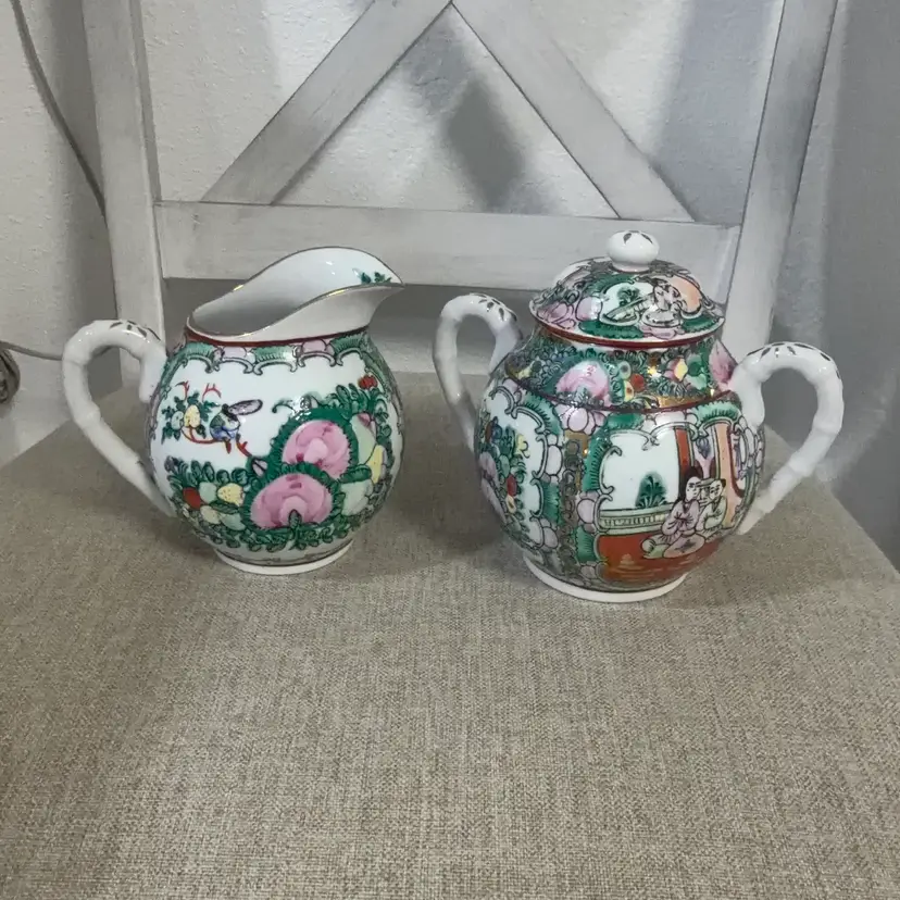 Chinese Export Famille Rose Creamer and Sugar Set