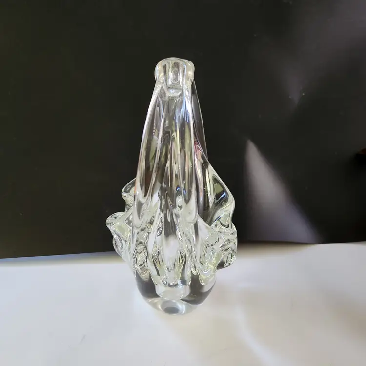 VTG.Art Glass Basket with a Split Handle.