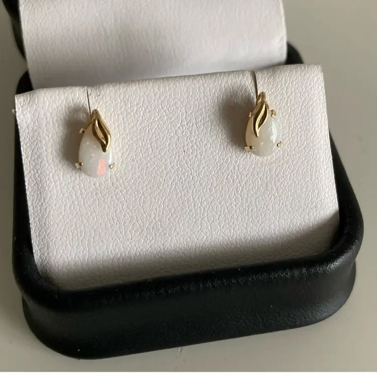 Vintage 14k Gold Earrings With Pear Shaped Opals