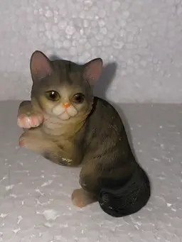 Vintage Resin Cat Figurine As Pictured All Average 3.5-4" In Length