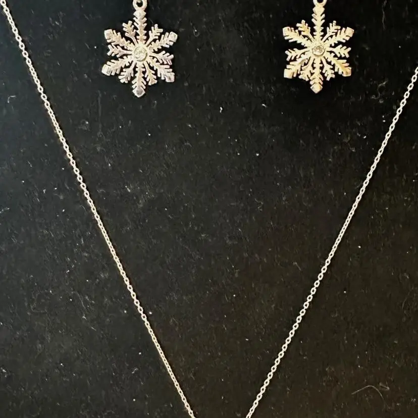 Silver Snowflake Christmas Earrings & Necklace Crystal  Winter Dainty Chain 18"
